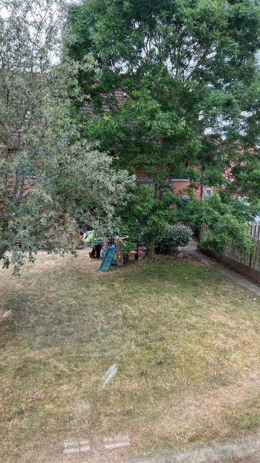 Beautiful Apartment In Guildford With Parking Send Luaran gambar