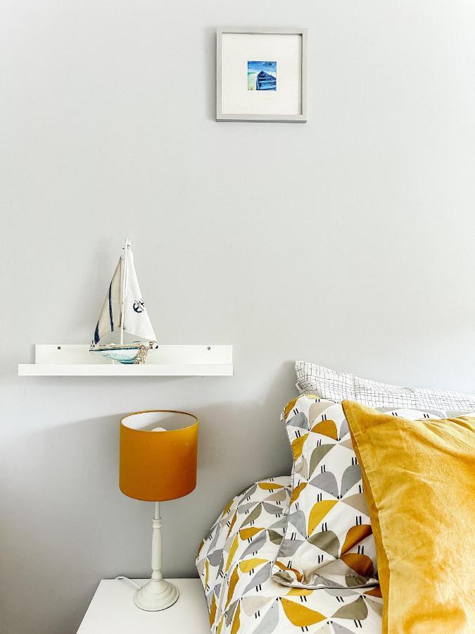 Beautiful Apartment In Guildford With Parking Send Luaran gambar