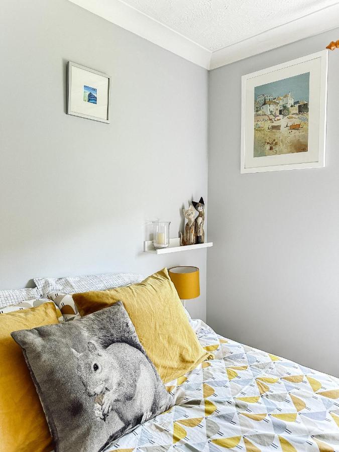 Beautiful Apartment In Guildford With Parking Send Luaran gambar