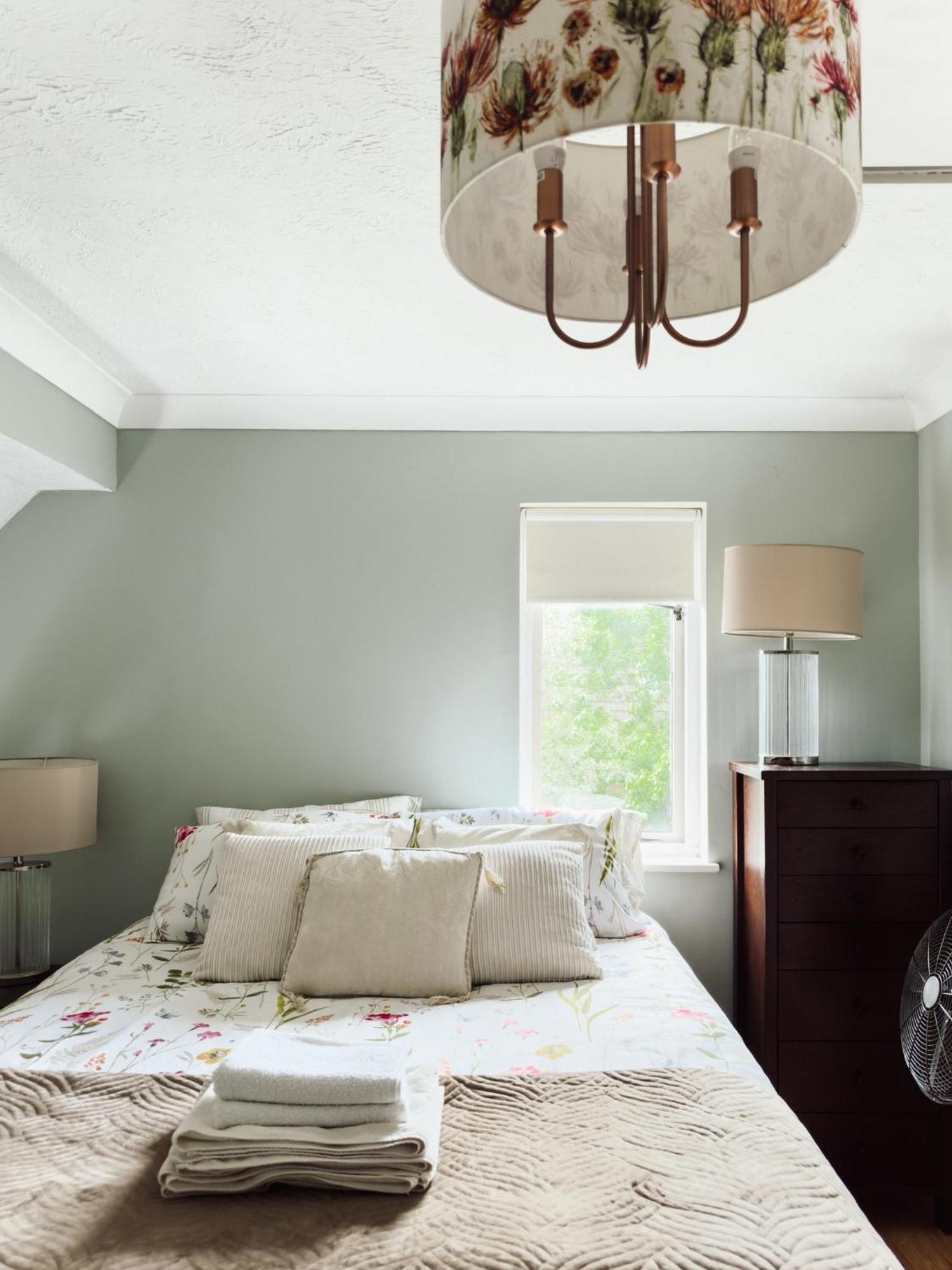 Beautiful Apartment In Guildford With Parking Send Luaran gambar