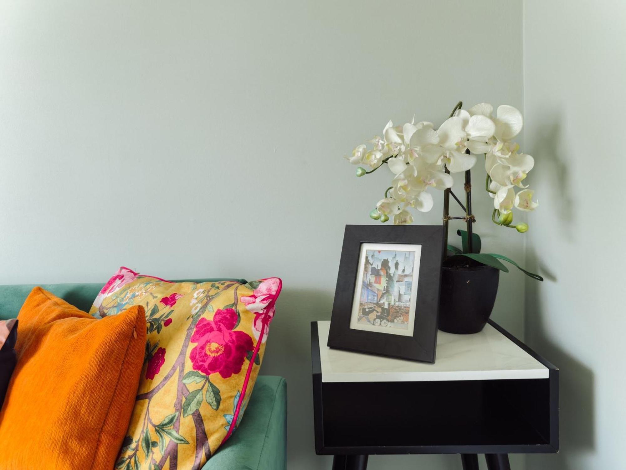 Beautiful Apartment In Guildford With Parking Send Luaran gambar