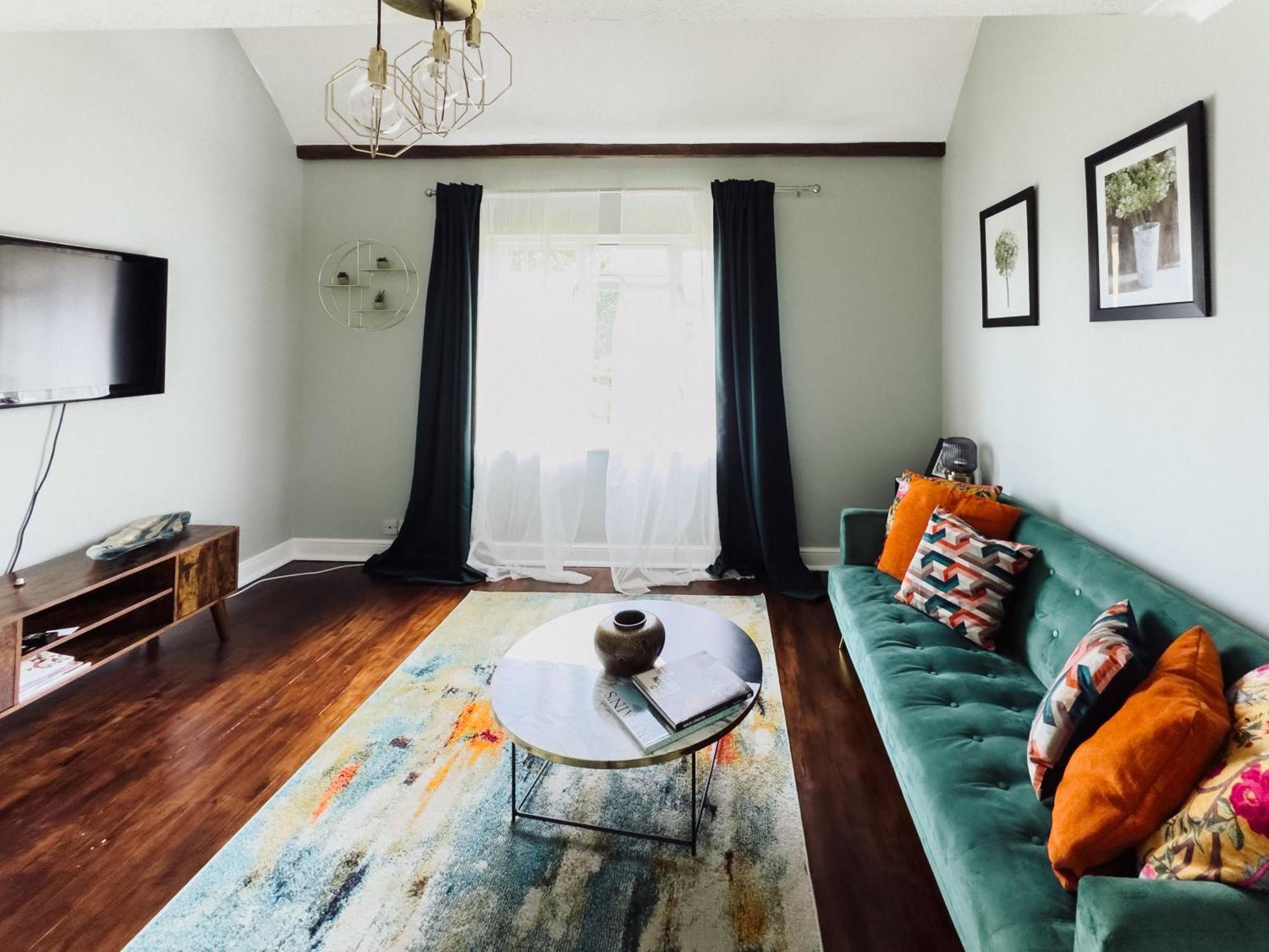 Beautiful Apartment In Guildford With Parking Send Luaran gambar