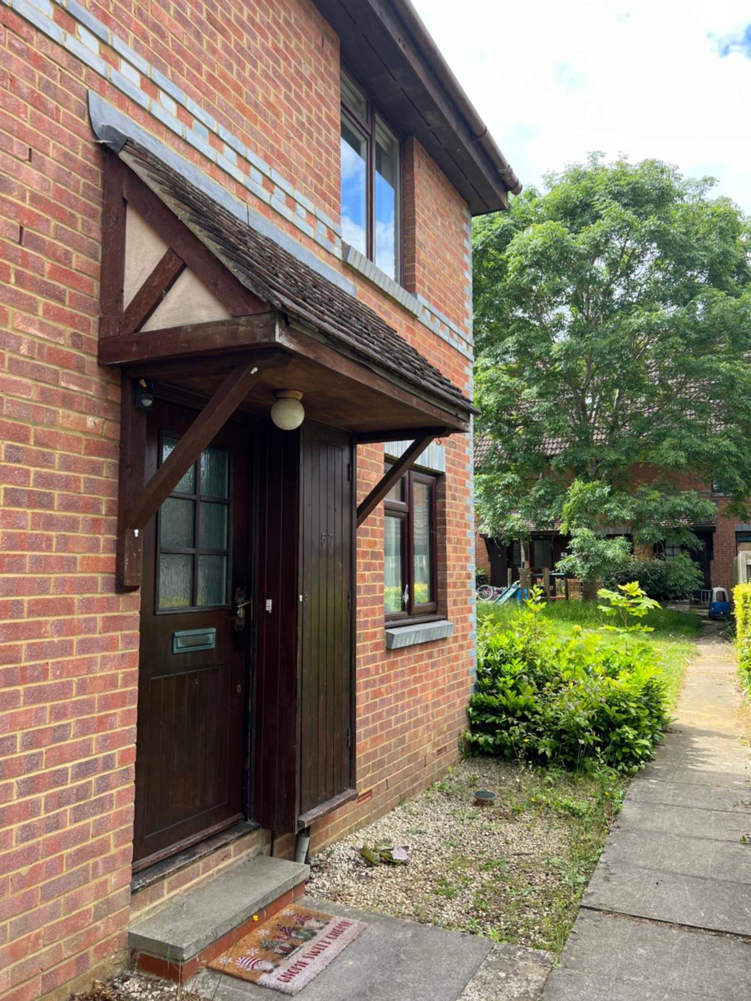 Beautiful Apartment In Guildford With Parking Send Luaran gambar